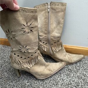 Elegant vintage genuine leather Tan Fringe Heeled Boots